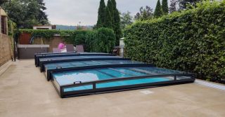 ZASTŘEŠENÍ BAZÉNŮ - Flash Již Vás nebaví neustále vybírat listí z bazénu? 🍃Máte vodu pořád studenou?💧 Bojíte se, že Vám do...