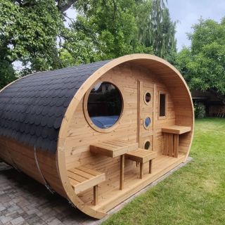 Sudy se sice válejí, ale v našich sudových saunách se pořádně vypotíte, aniž byste museli na hodinu tělocviku! Venkovní...